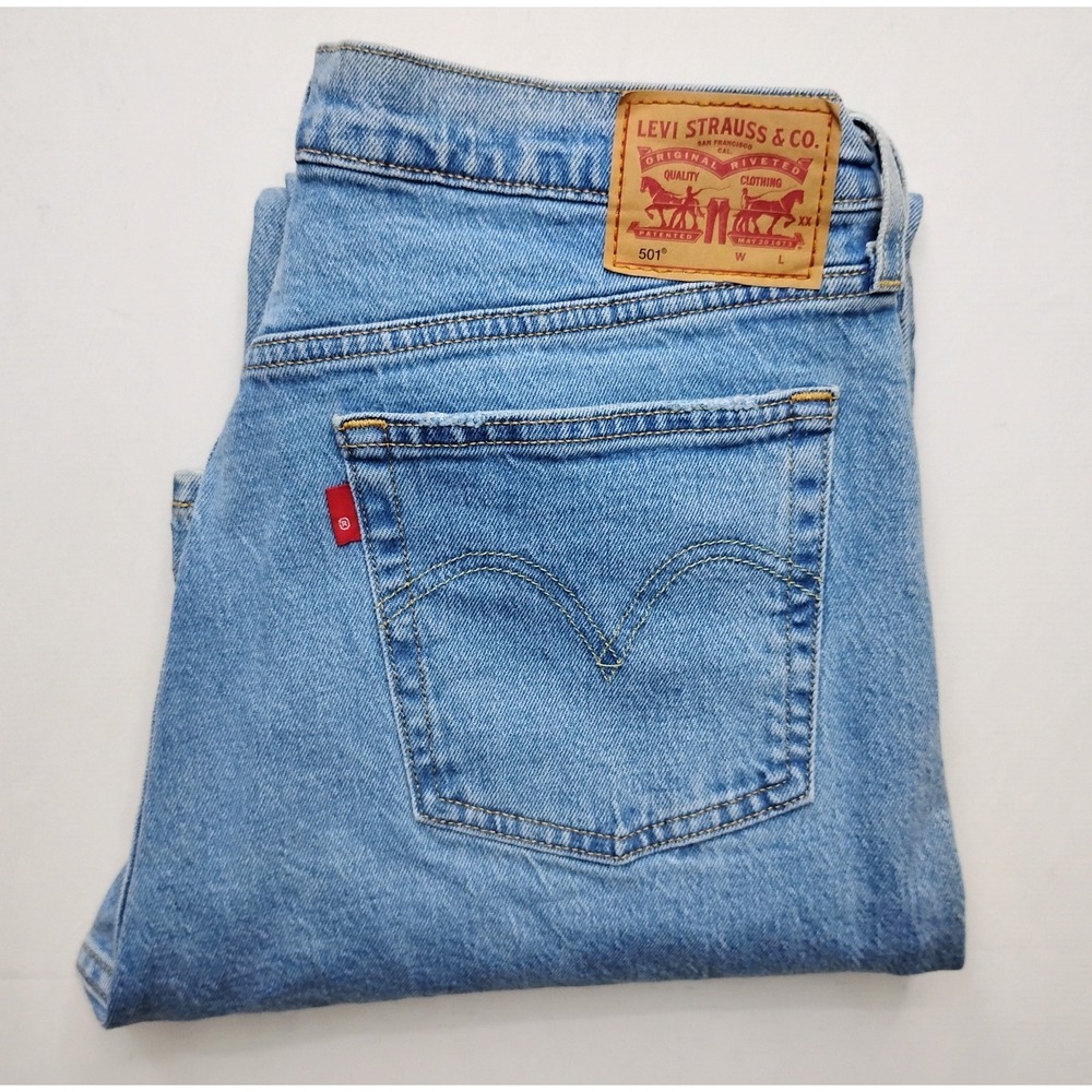 Levi's 501 Button Fly Light Wash Jeans Womens  33x32 Factory Distressed